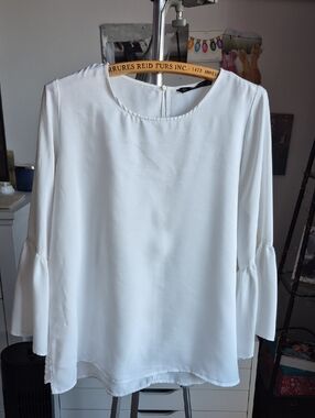 XL (see details) / No Stretch ZARA Ivory 3/4 Bell Sleeve European Classic Blouse